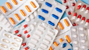 Blisters com comprimidos e cápsulas para análise farmacêutica e controle de qualidade realizado pela Labpharma