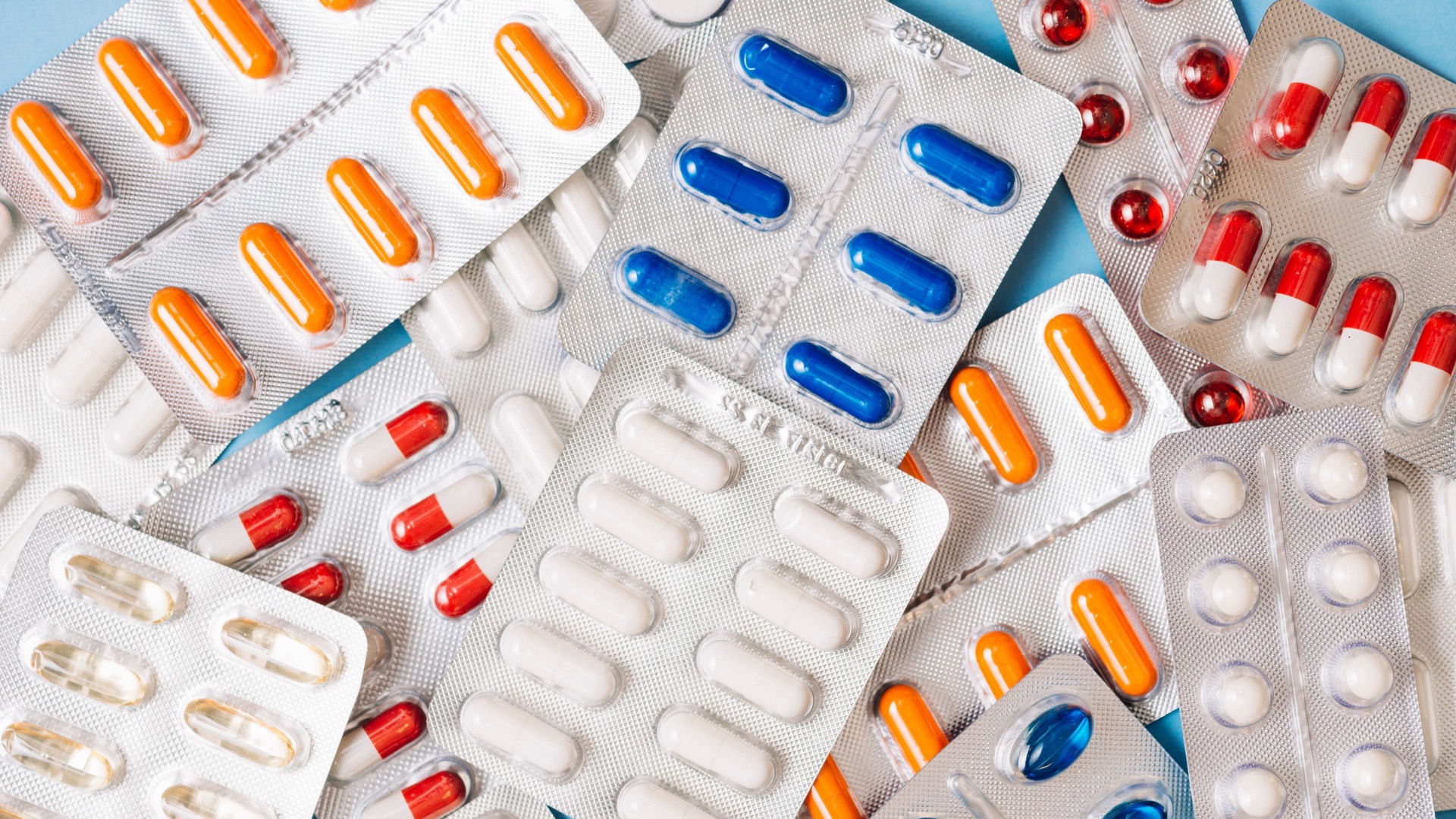 Blisters com comprimidos e cápsulas para análise farmacêutica e controle de qualidade realizado pela Labpharma